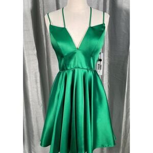 NWT JOVANI Sz.0 Satin Emerald Green Fit & Flare Cocktail Party Formal Dress